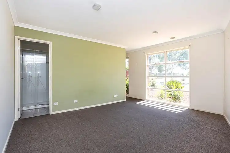 Fifth view of Homely house listing, 15 Stephanie Court, Carrum Downs VIC 3201