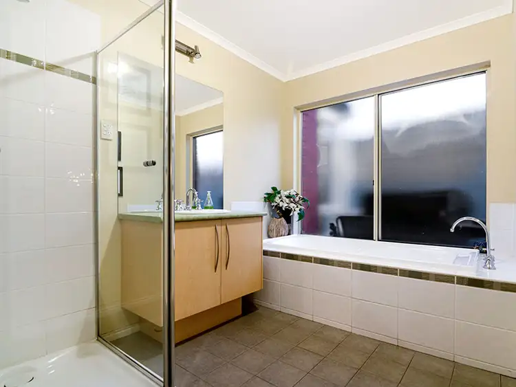 Seventh view of Homely house listing, 10 Toohey Court, Wyndham Vale VIC 3024