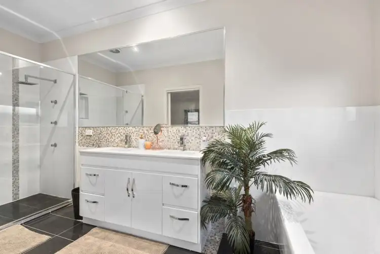 Fifth view of Homely house listing, 6 Tenterfield Place, Tarneit VIC 3029