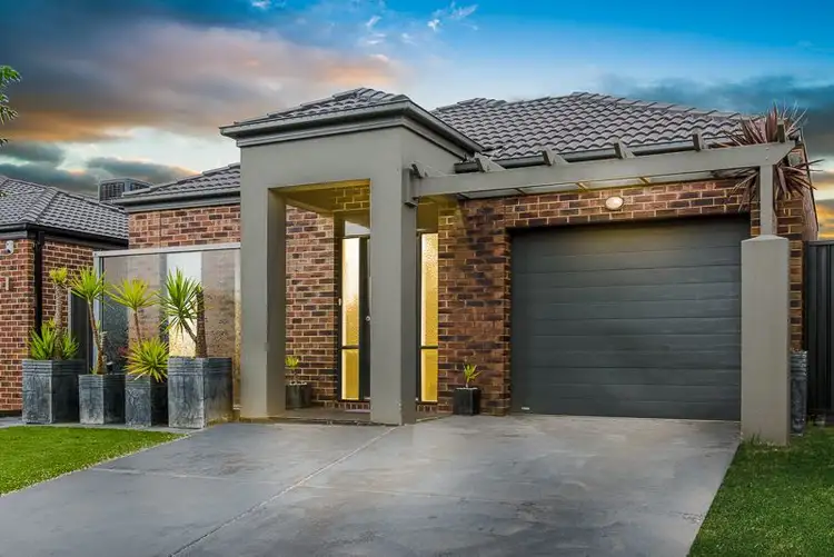 6 Streeton Avenue, Caroline Springs VIC 3023