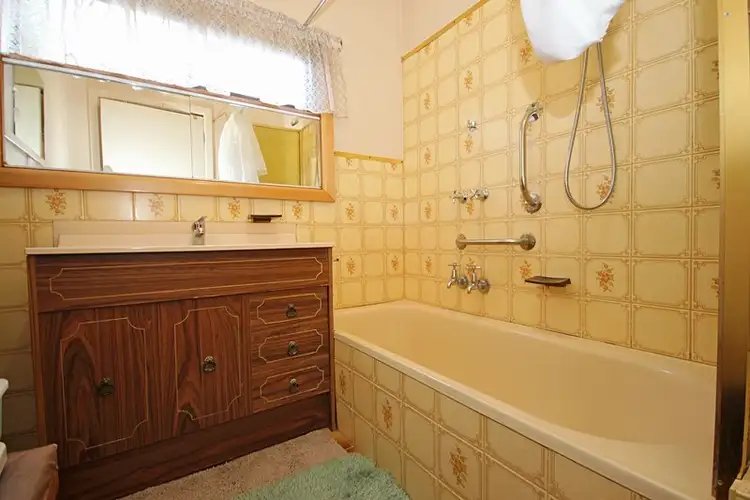 Sixth view of Homely house listing, 2 Iris Avenue, Wendouree VIC 3355