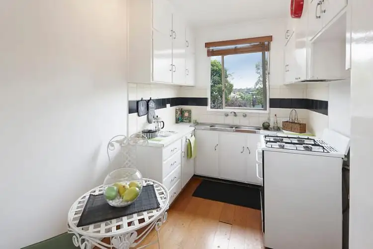 Third view of Homely apartment listing, 6/11 Ardene Court, Hawthorn VIC 3122