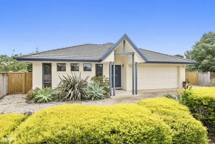 9 Lowess Lane, Sanctuary Lakes VIC 3030