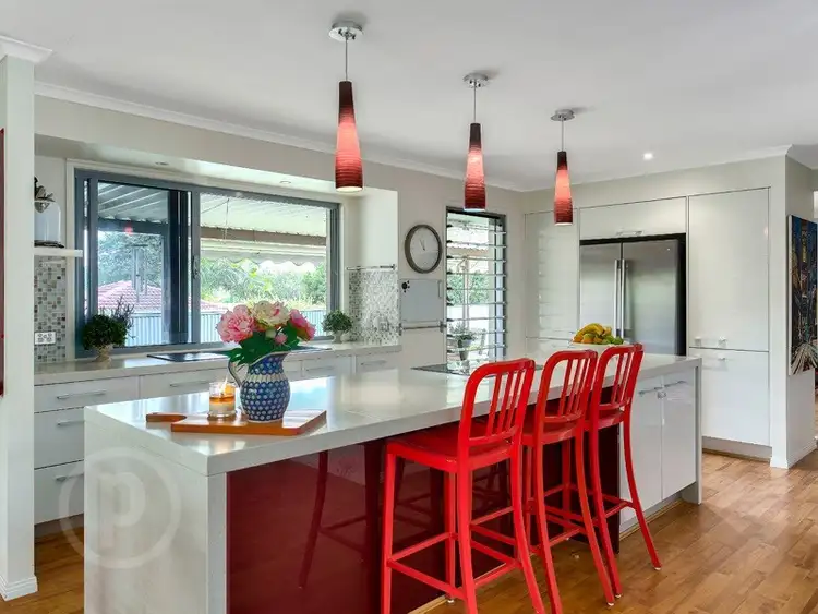 6 Buscall Court, Sinnamon Park QLD 4073