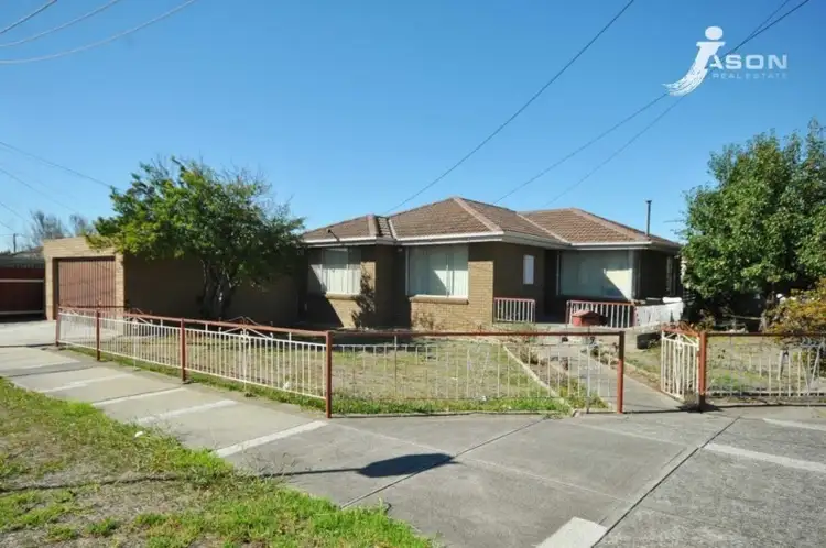 19 Windermere Crescent, Gladstone Park VIC 3043