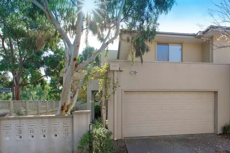 15/2 Coventry Drive, Sandhurst VIC 3977