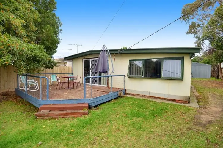 17 Clyde Avenue, St Leonards VIC 3223