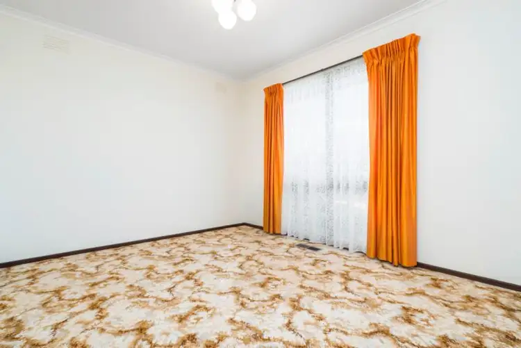 Fifth view of Homely house listing, 10 Leeds Road, Mount Waverley VIC 3149