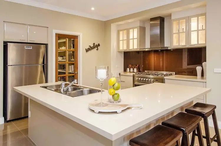 Second view of Homely house listing, 10 Glenview Place, Lysterfield VIC 3156