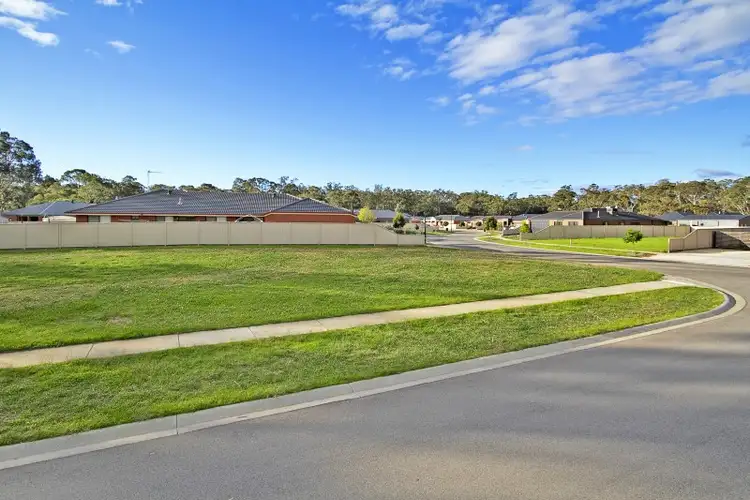 8 Thomas Drive, Marong VIC 3515
