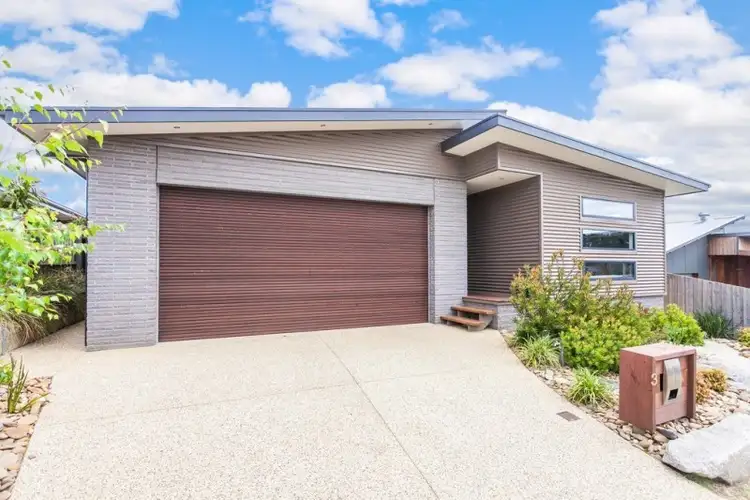 3 Saltbush Place