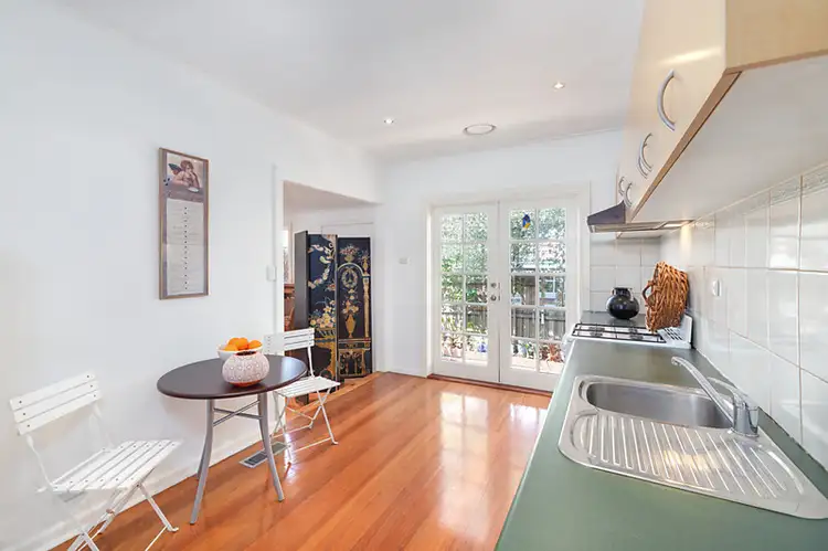 4/125 Warrigal Road (facing Neville Street), Mentone VIC 3194