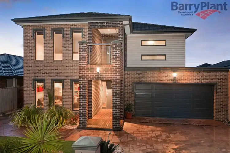 15 Middle Park Drive, Sanctuary Lakes VIC 3030