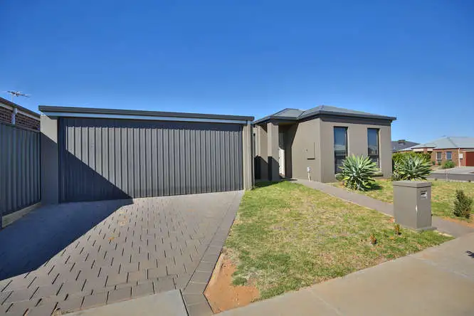 Fifth view of Homely house listing, 13 Anne Cox Drive, Red Cliffs VIC 3496