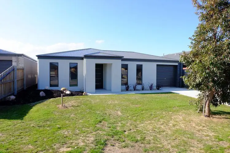 8 Smallman Court, Paynesville VIC 3880