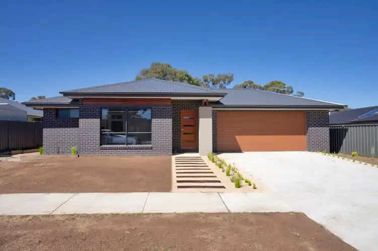 15 Hains Close, Beaufort VIC 3373