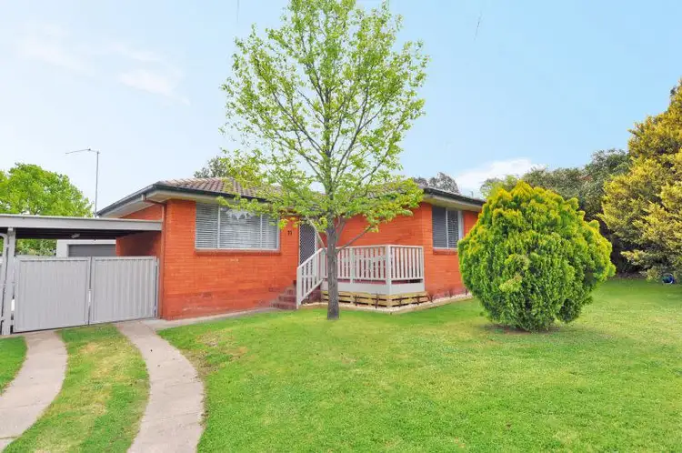 11 Pine Street, South Bathurst NSW 2795