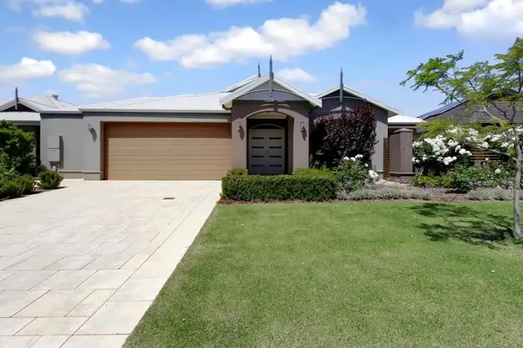 Second view of Homely house listing, 2 Cape Range Crescent, Aubin Grove WA 6164
