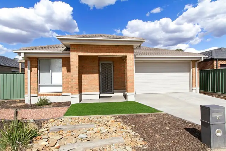 9 Caulfield Drive