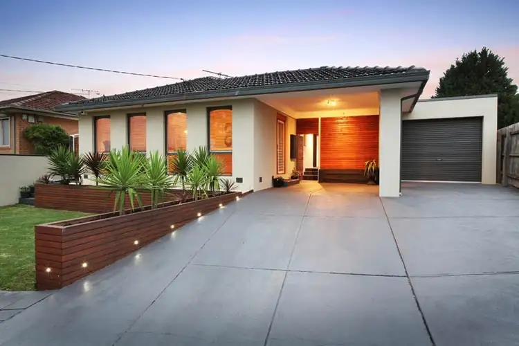 4 Mayfair Close, Gladstone Park VIC 3043