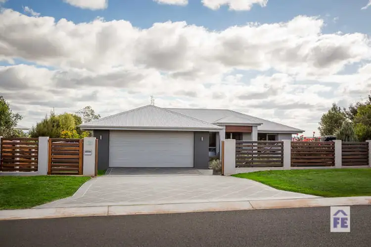 27 Bridgeman Parade