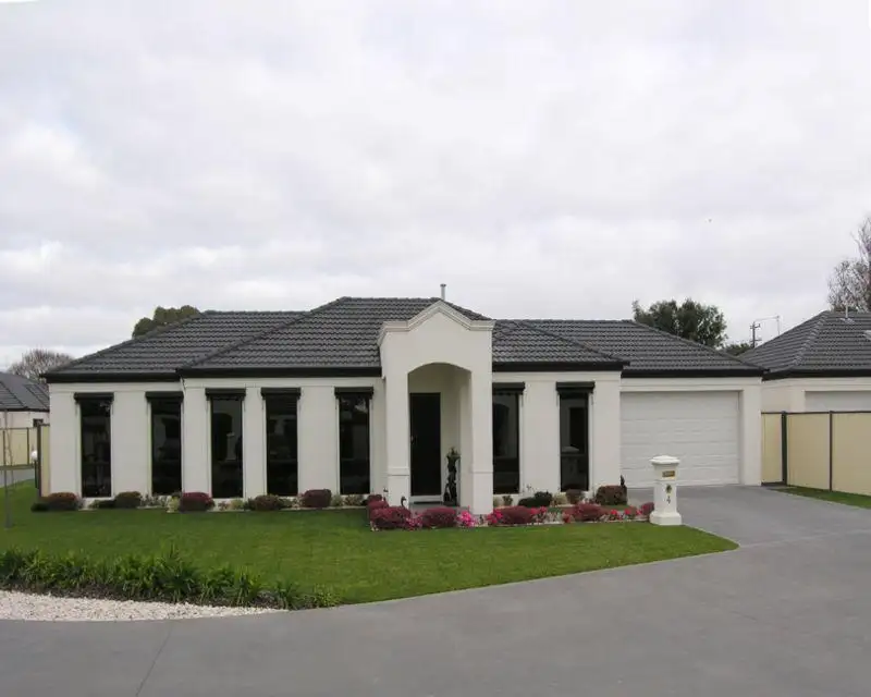 Main view of Homely unit listing, 4/10 Weir Street, Sale VIC 3850