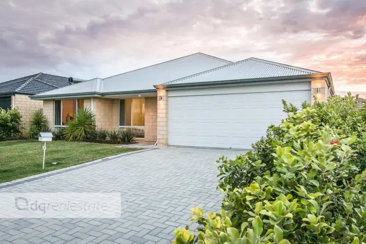 18 Liriope Parkway, Sinagra WA 6065