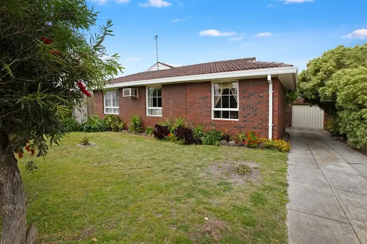 16 Katrina Drive, Gladstone Park VIC 3043