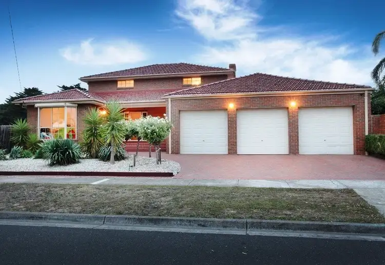 17 Arncliffe Boulevard, Greenvale VIC 3059