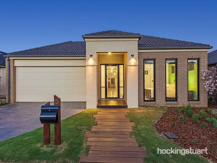 5 Cobaw Circuit, Caroline Springs VIC 3023