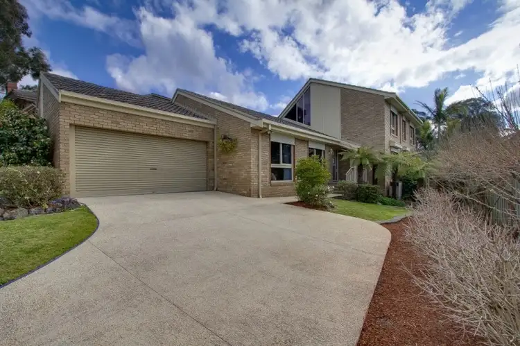 15 Adam Avenue, Wheelers Hill VIC 3150