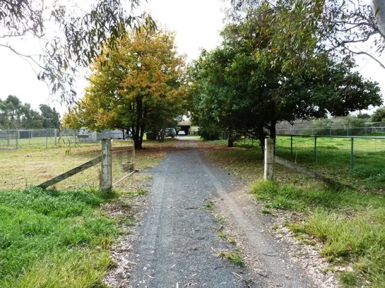 18 FIVE CHAIN ROAD, Jindera NSW 2642