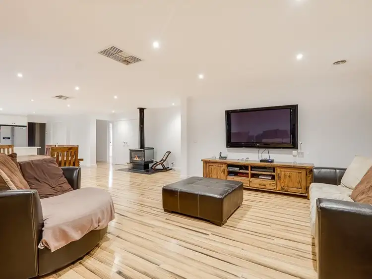 Sixth view of Homely house listing, 4 Loire Close, Hoppers Crossing VIC 3029