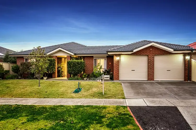 8 Fiddlewood Turn, Melton West VIC 3337
