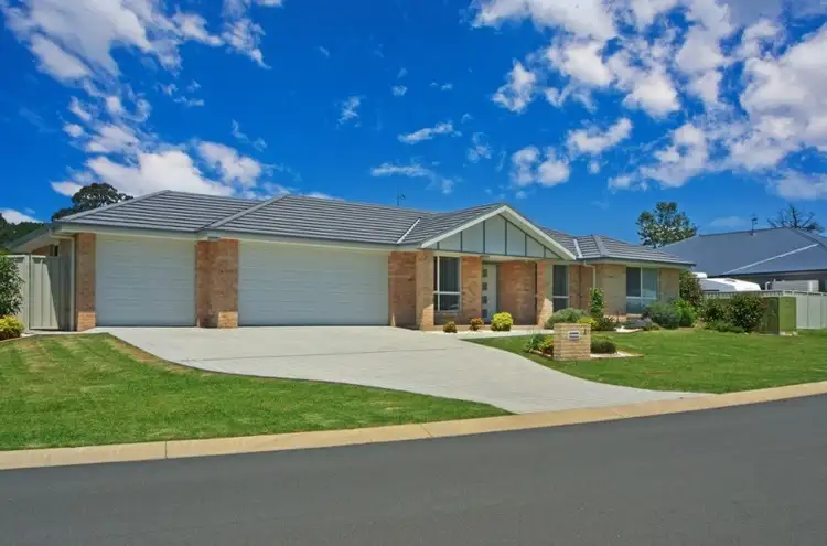 8 Banool Circuit, Bomaderry NSW 2541