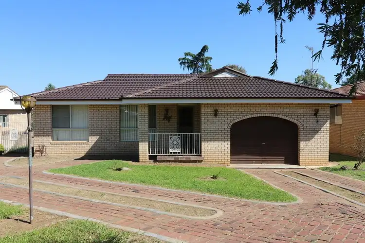 42 Kibbler Street, Cowra NSW 2794