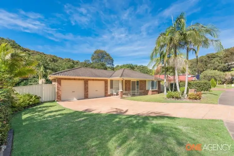 5 Callistemon Close, Caves Beach NSW 2281