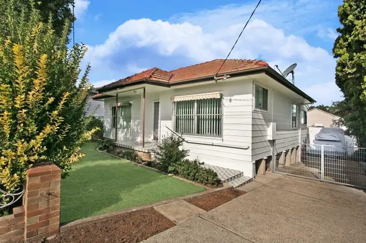 5 Alister Street, Shortland NSW 2307