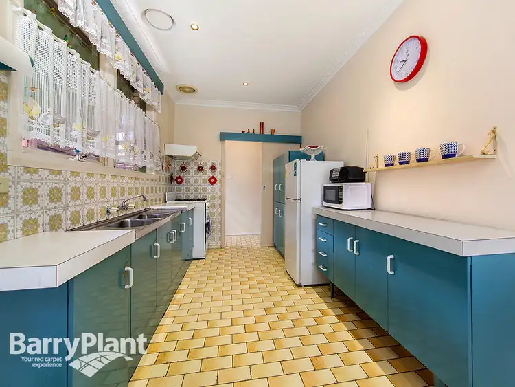 Fifth view of Homely house listing, 2 Luxford Street, St Albans VIC 3021