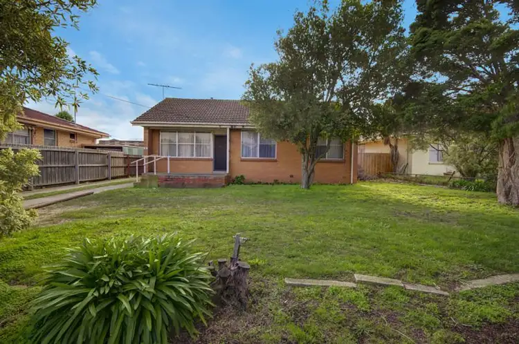 6 Hitchcock Street, Breakwater VIC 3219