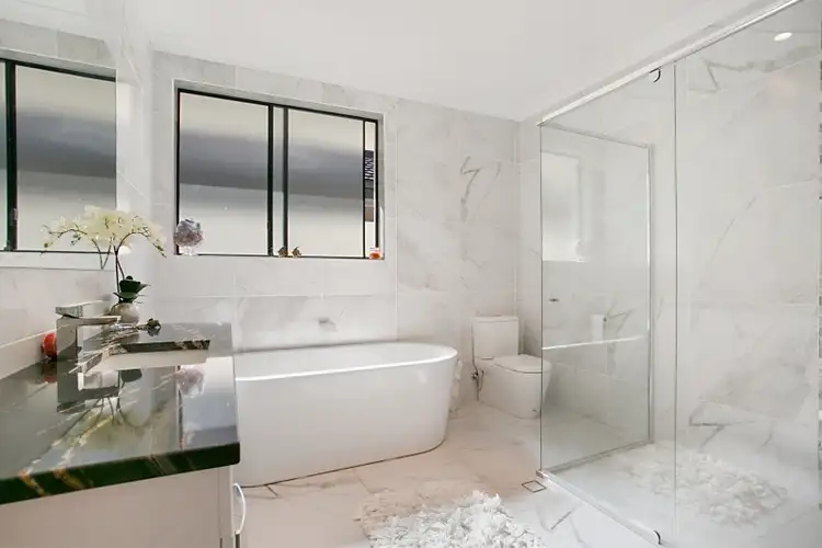 Fifth view of Homely house listing, 124 Amalfi Drive, Isle Of Capri QLD 4217