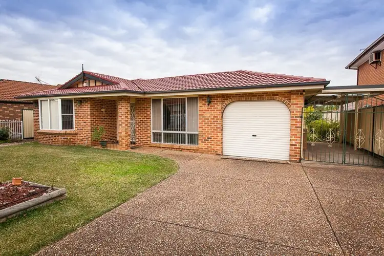 13 Gundagai Cr, Wakeley NSW 2176