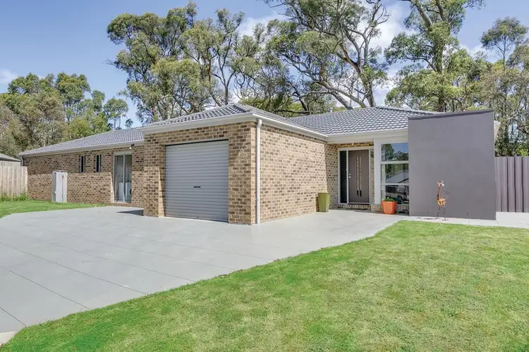 7 Jenola Court, Canadian VIC 3350