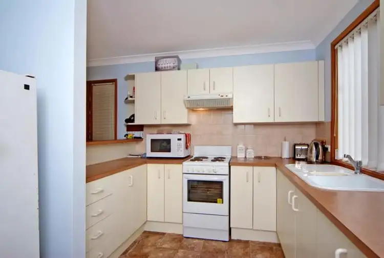 Fourth view of Homely unit listing, 4/4 Carisbrooke Close, Bomaderry NSW 2541