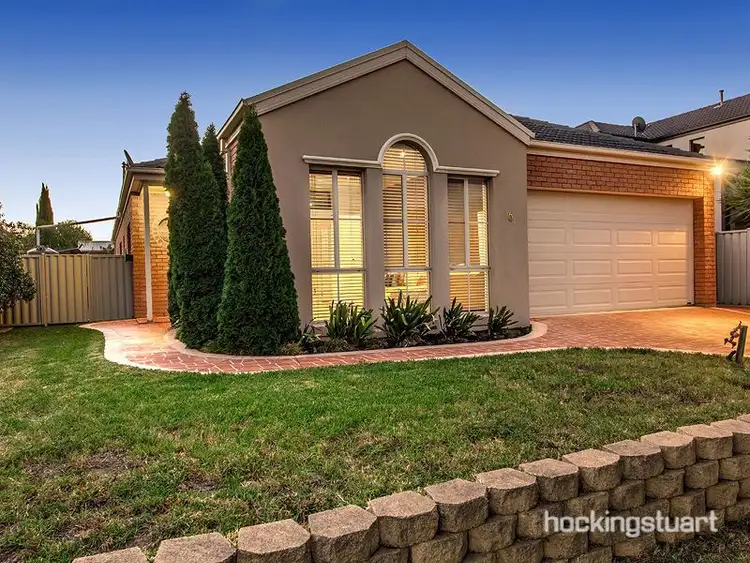 6 Wellington Place, Caroline Springs VIC 3023