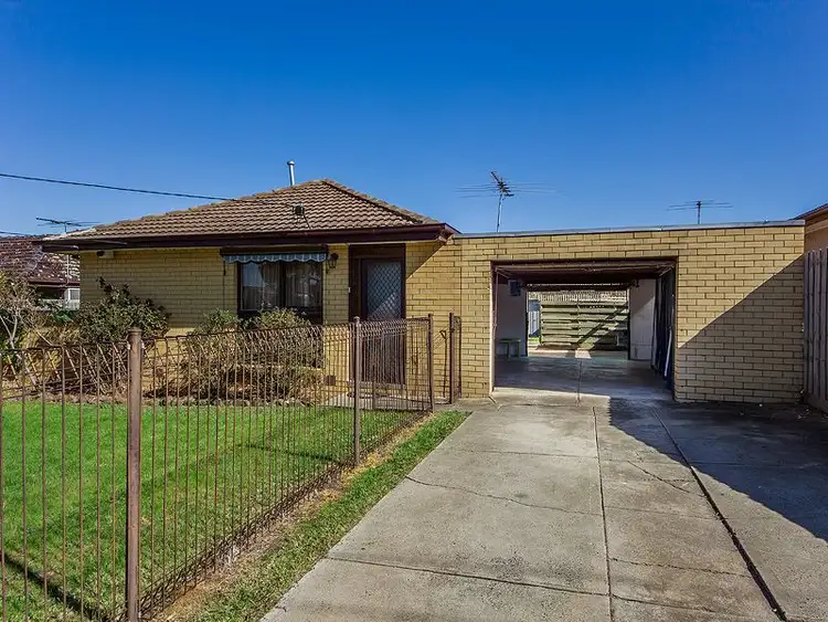 11 Charlbury Grove, St Albans VIC 3021