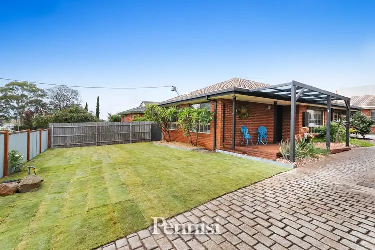 1/17 Tasman Avenue, Strathmore Heights VIC 3041