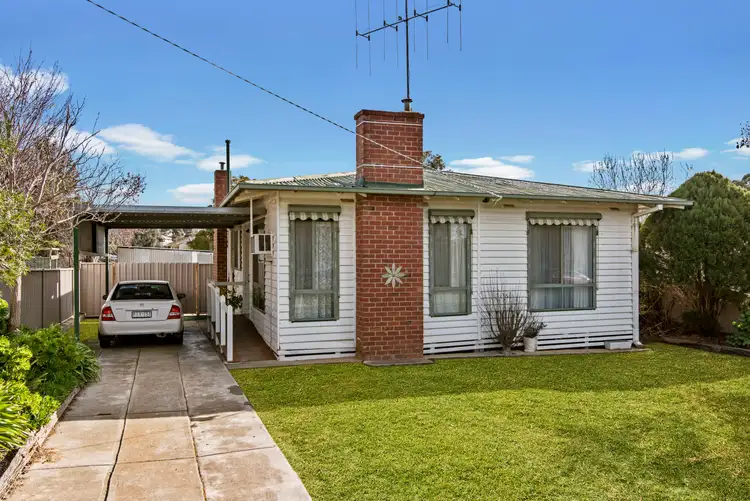 6 Dean Street, Kangaroo Flat VIC 3555