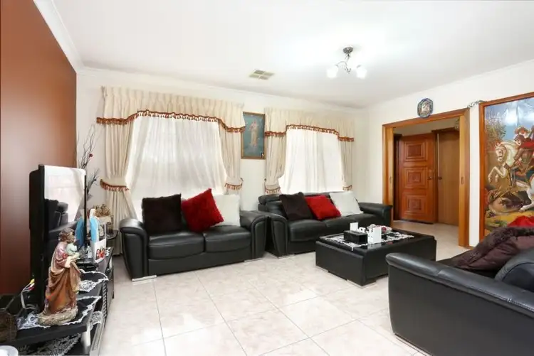 75 Paringa Boulevard, Meadow Heights VIC 3048