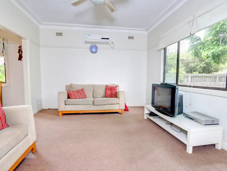 Second view of Homely unit listing, 5A Rosslyn Avenue, Seaford VIC 3198